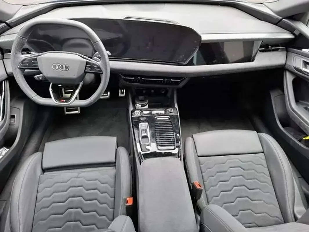 Usado Audi e-tron Sportback S-Line 210 kW (286 CV) 2025 Gris SUV