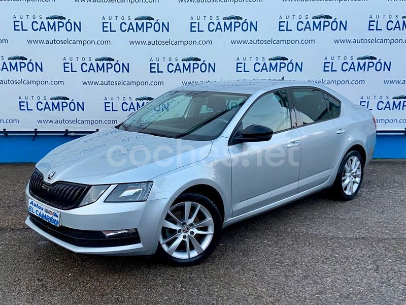 Gris / plata Usado 2020 Skoda Octavia Ambition Berlina | 16.500 € (Precio justo) - Imagen 1/4