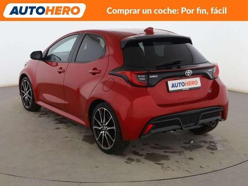 Usado Toyota Yaris Hybrid Sport 116 CV (85 kW) 2022 Rojo Berlina
