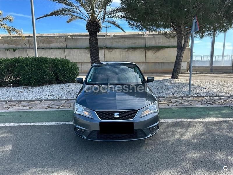 Usado Seat Toledo Reference 110 CV (80 kW) 2015 Gris / plata Utilitario