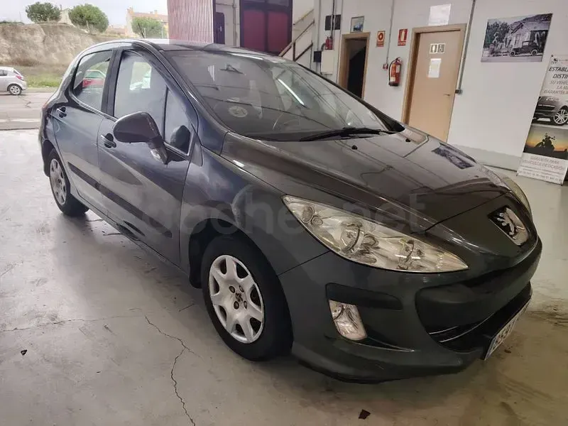 Usado Peugeot 308 Envy 92 CV (67 kW) 2011 Gris / plata Berlina