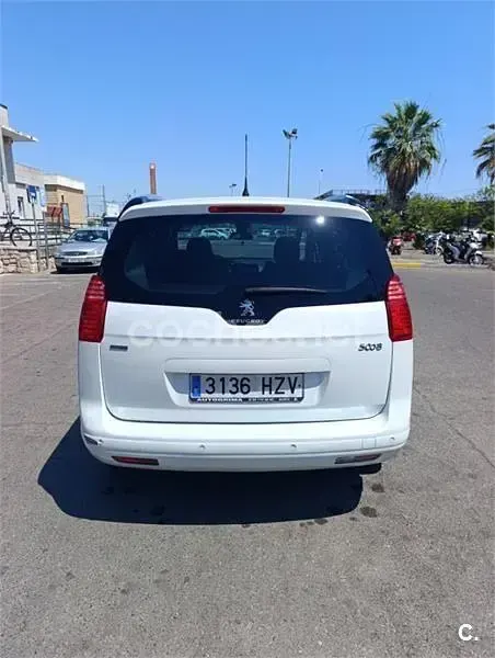 Usado Peugeot 5008 Style 120 CV (88 kW) 2014 Blanco Monovolumen