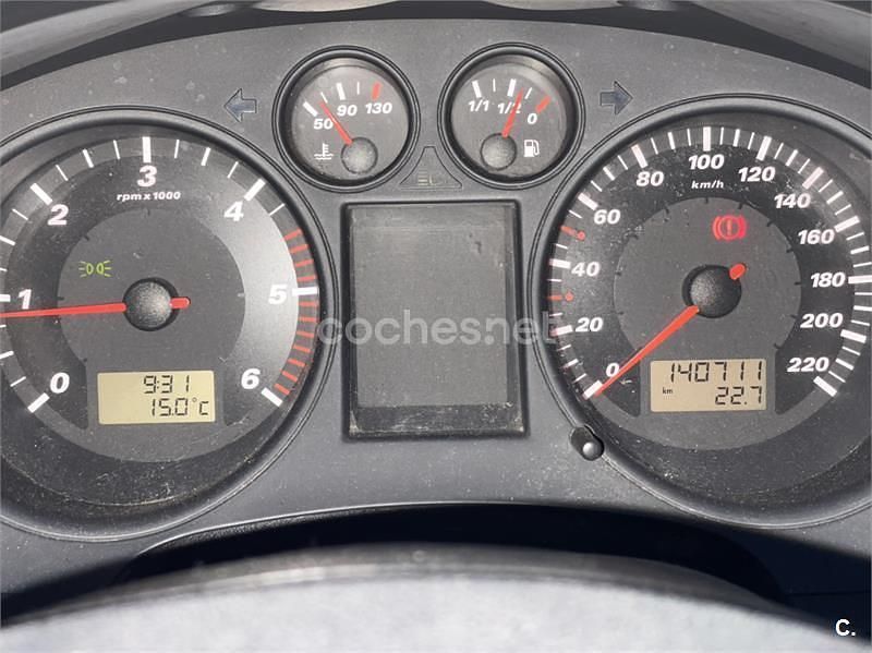 Usado Seat Ibiza Fresh 64 CV (47 kW) 2003 Azul Utilitario