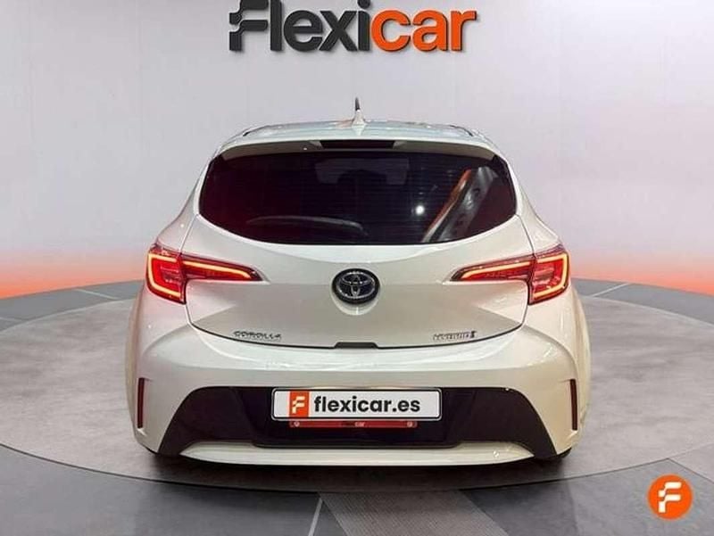 Usado Toyota Corolla Active 122 CV (89 kW) 2021 Blanco Utilitario