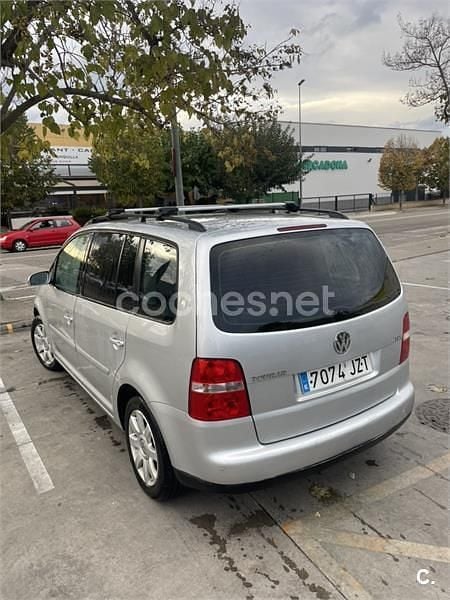 Usado VW Touran Trendline 105 CV (77 kW) 2005 Gris / plata Monovolumen
