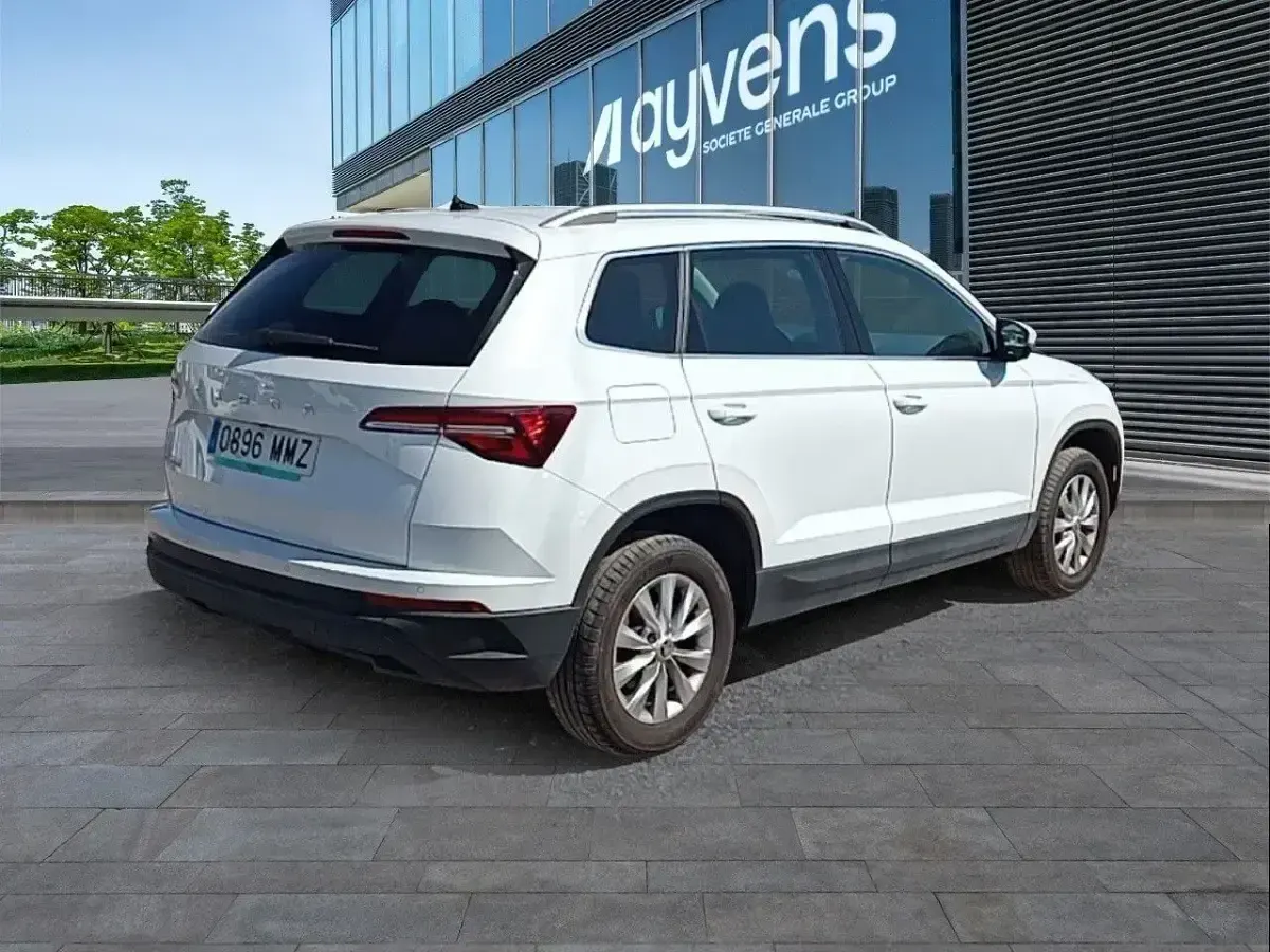 Usado Skoda Karoq Ambition 116 CV (85 kW) 2024 Blanco SUV