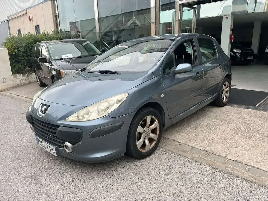 Usado Peugeot 307 90 CV (66 kW) 2007 Plateado Utilitario