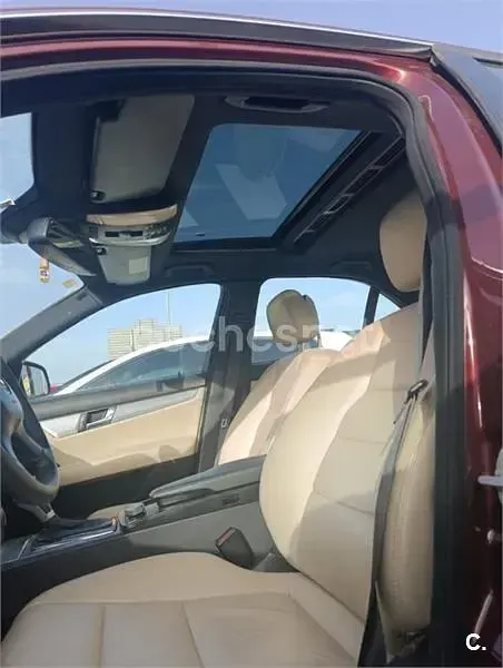 Usado Mercedes C220 Avantgarde 150 CV (110 kW) 2007 Granate Berlina