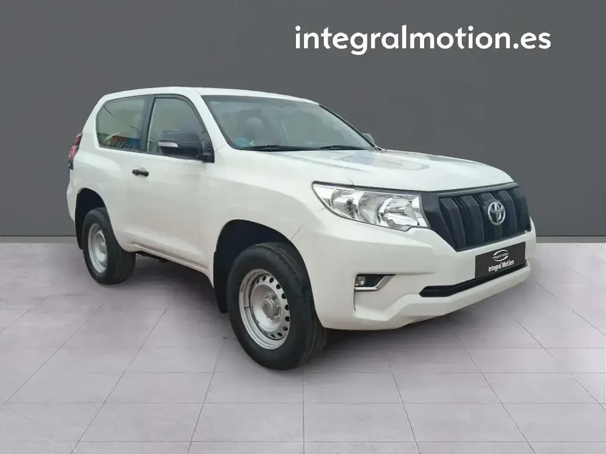 Używany Toyota Land Cruiser 204 KM (150 kW) 2020 Biały Hatchback
