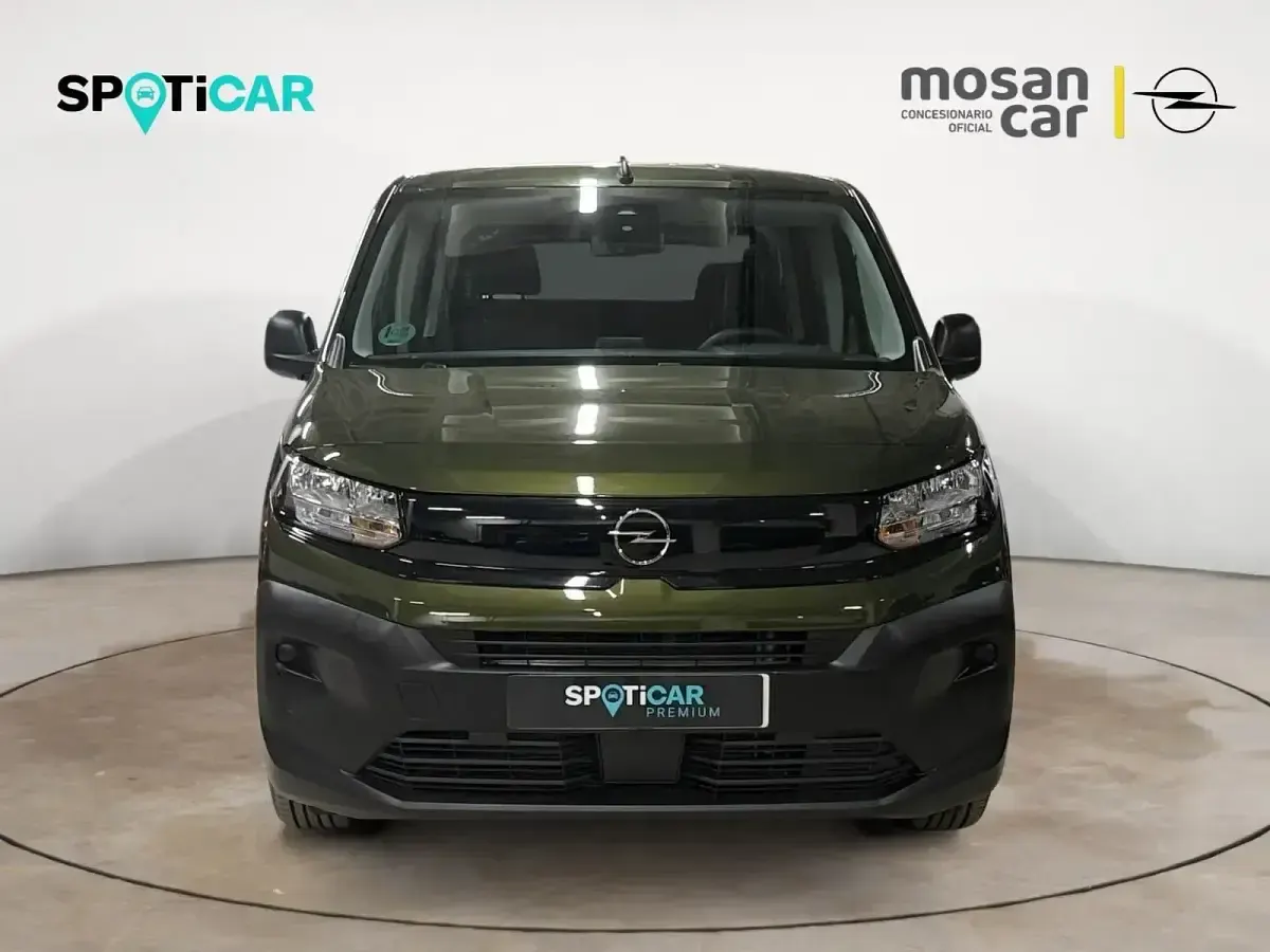 Usado Opel Combo Edition 100 CV (73 kW) 2025 Verde Monovolumen