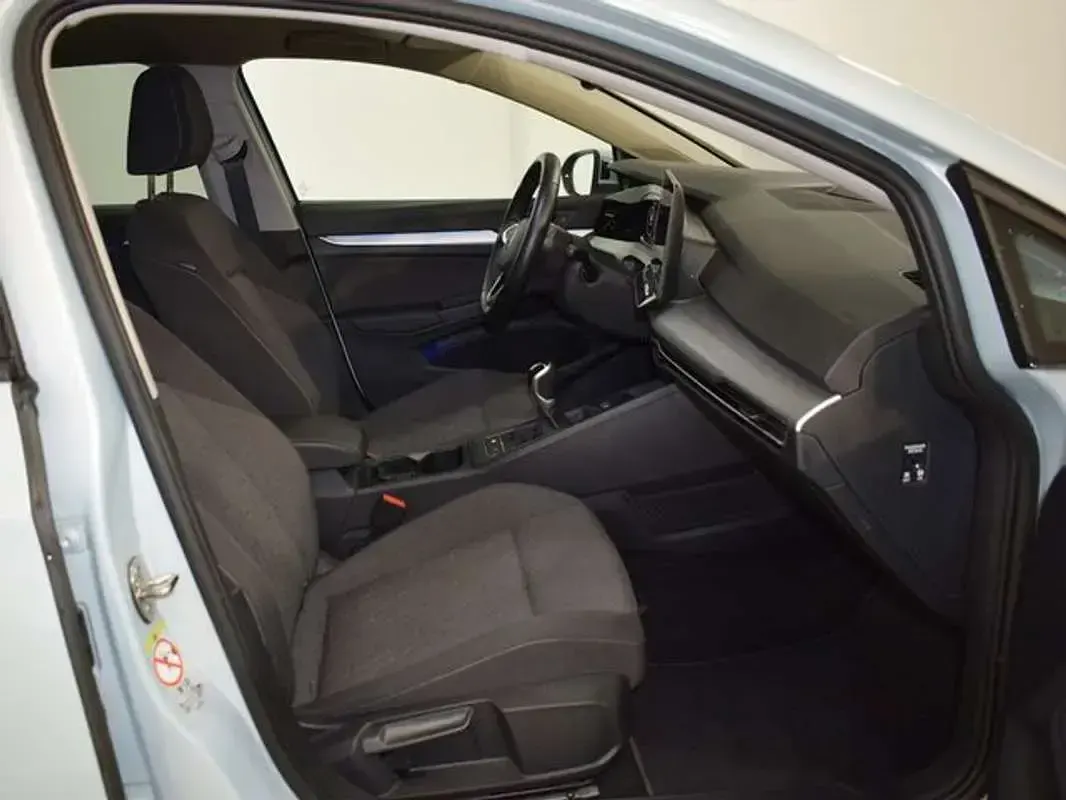 Usado VW Golf VIII 116 CV (85 kW) 2025 Gris Utilitario