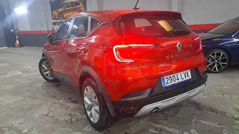 Usado Renault Captur Intens 140 CV (102 kW) 2021 Granate SUV