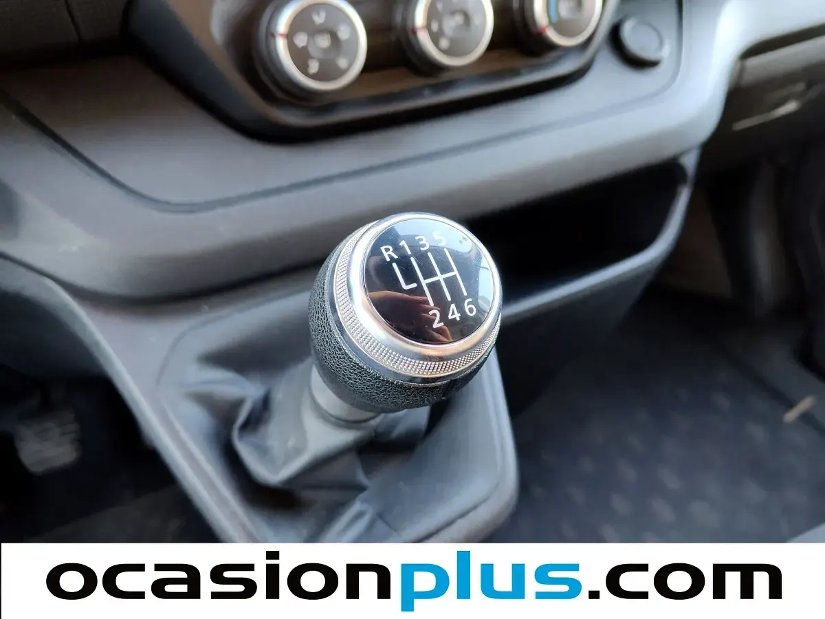 Usado Renault Trafic 131 CV (96 kW) 2023 Blanco Monovolumen