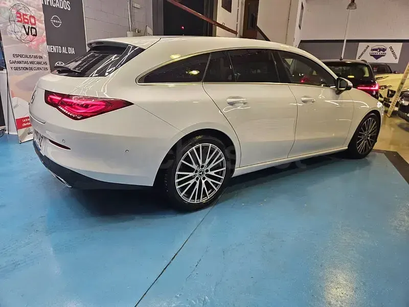 Usado Mercedes CLA220 Shooting Brake 190 CV (139 kW) 2021 Blanco Familiar