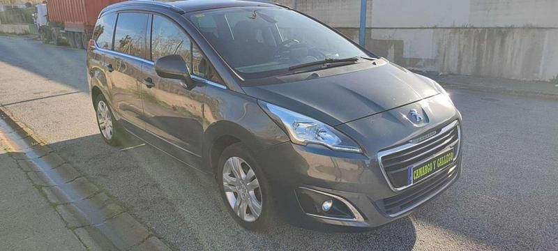 Usado Peugeot 5008 Style 120 CV (88 kW) 2016 Gris Monovolumen