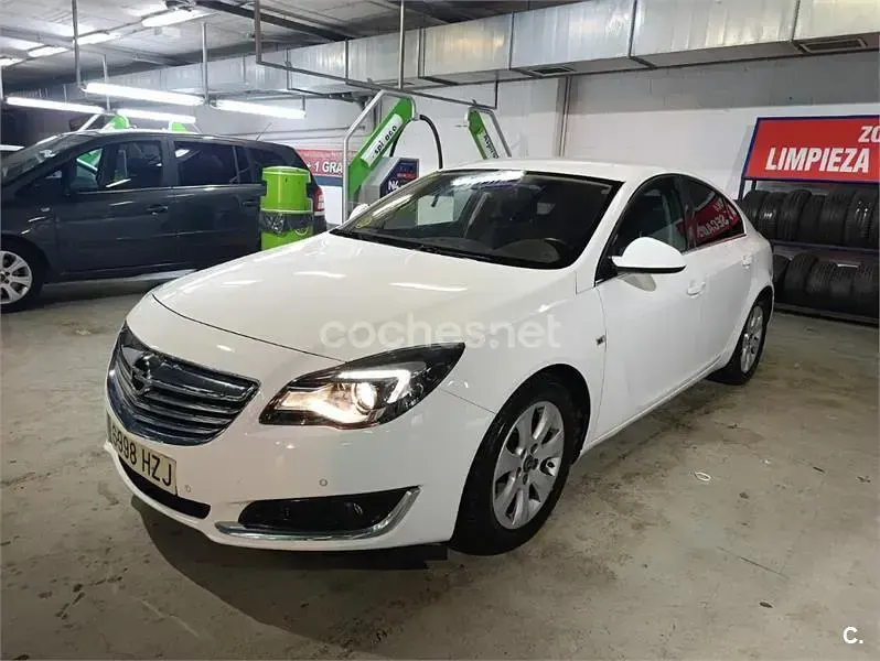 Usado Opel Insignia Excellence 140 CV (102 kW) 2014 Blanco Berlina