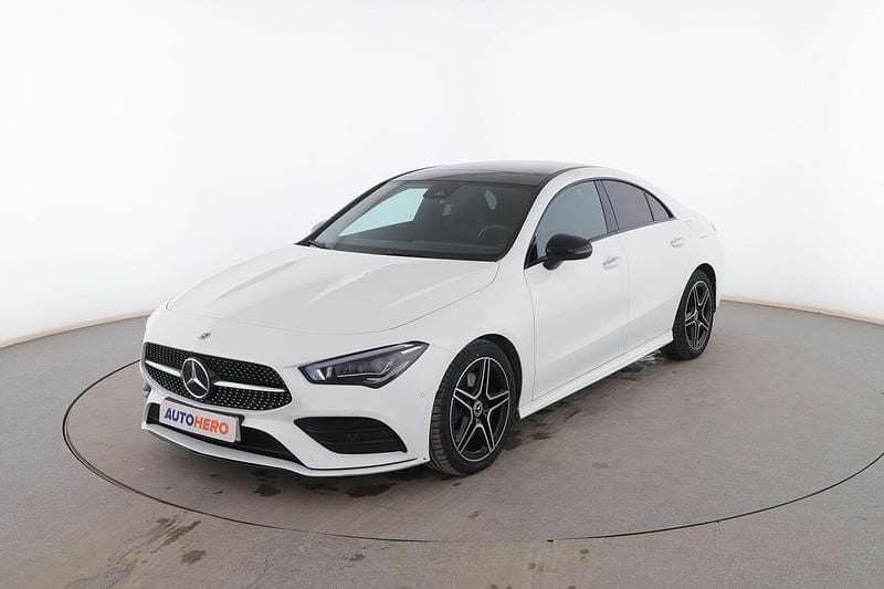 Blanco Usado 2023 Mercedes CLA200 AMG line Berlina | 37.599 € (Precio justo) - Imagen 1/3