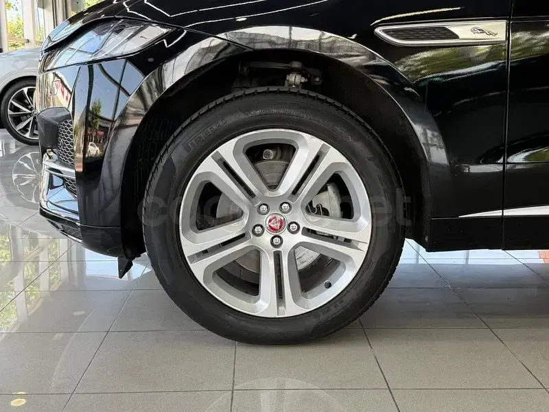 Usado Jaguar F-Pace R-Dynamic 204 CV (150 kW) 2023 Negro SUV