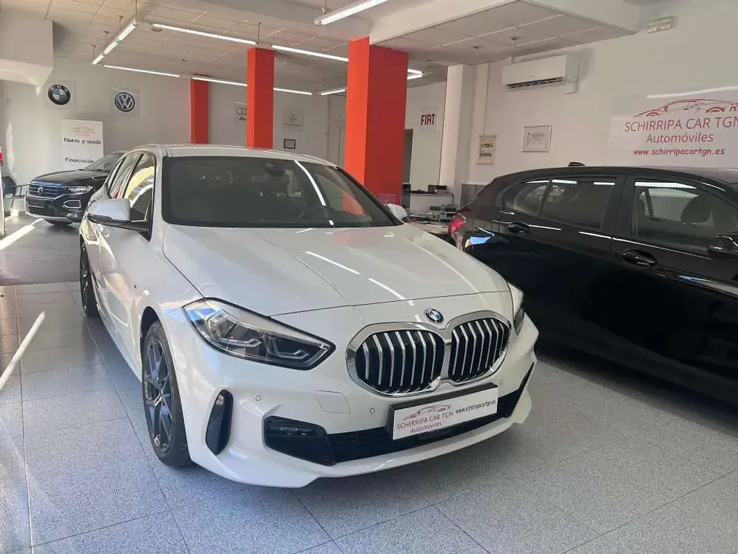 Usado BMW 118 M Sport 136 CV (100 kW) 2023 Blanco Utilitario