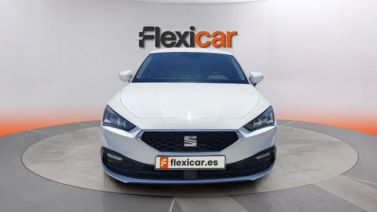Usado Seat Leon Style 116 CV (85 kW) 2021 Blanco Berlina