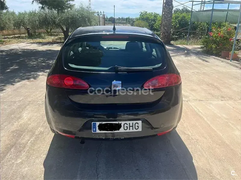 Usado Seat Leon Ecomotive 105 CV (77 kW) 2008 Negro Utilitario