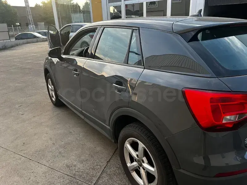 Usado Audi Q2 Advanced Plus 150 CV (110 kW) 2018 Gris / plata SUV