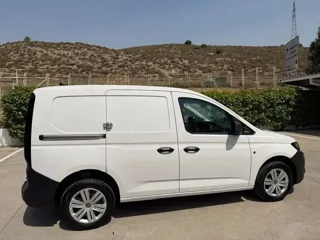 Usado VW Caddy 122 CV (89 kW) 2022 Blanco Monovolumen