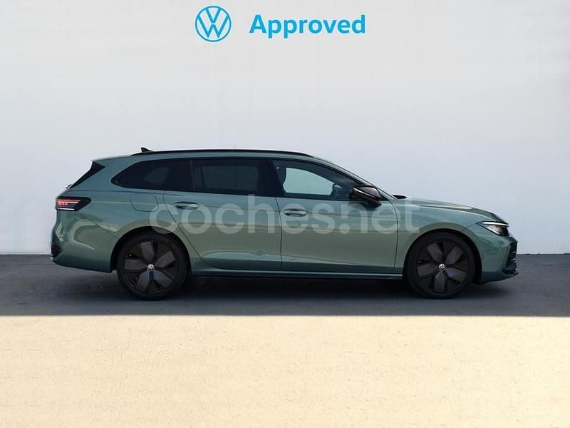 Usado VW Passat R-line 150 CV (110 kW) 2025 Verde Familiar
