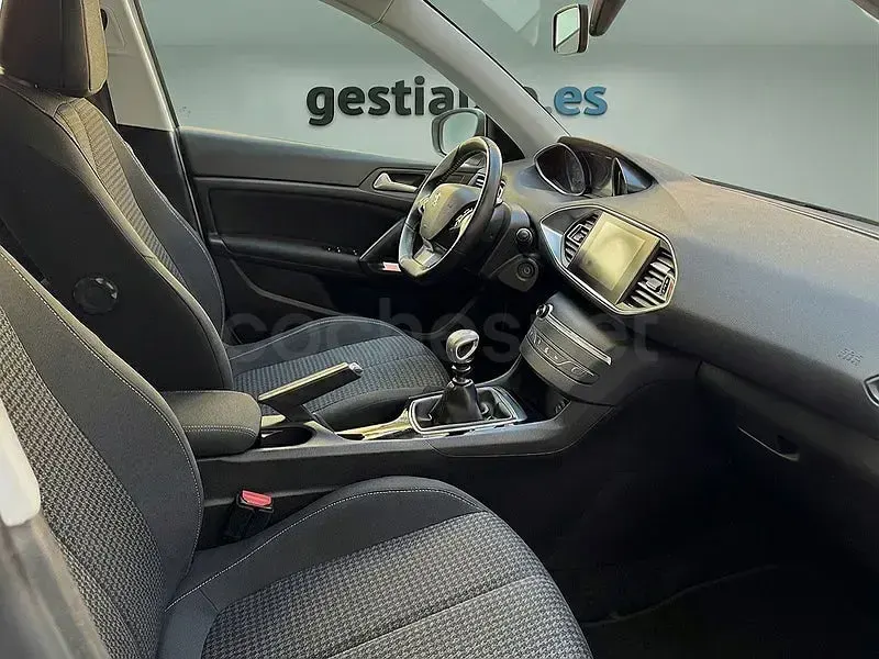 Usado Peugeot 308 Business-Line 100 CV (73 kW) 2019 Blanco Berlina