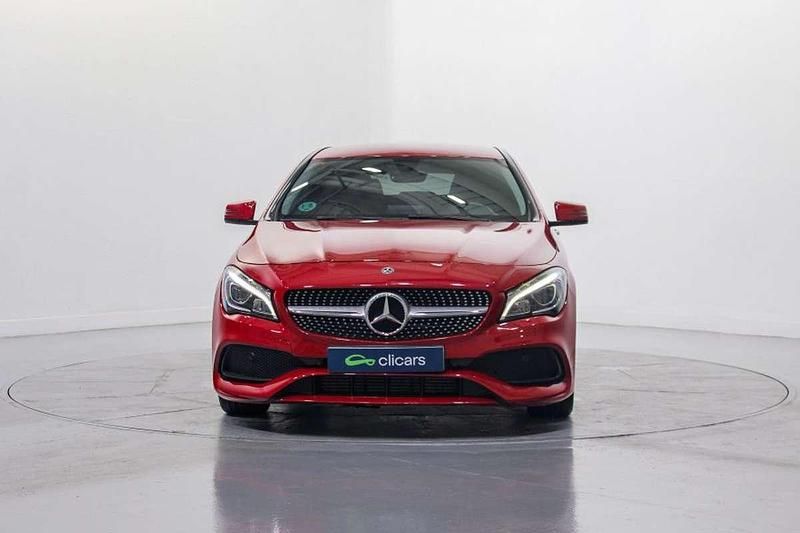 Usado Mercedes CLA200 Shooting Brake 136 CV (100 kW) 2019 Rojo Familiar