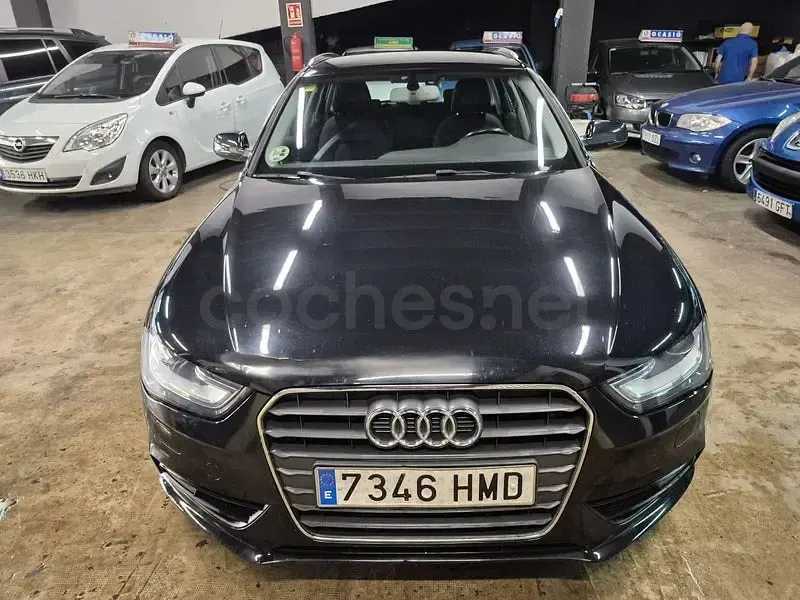 Usado Audi A4 136 CV (100 kW) 2012 Negro Familiar
