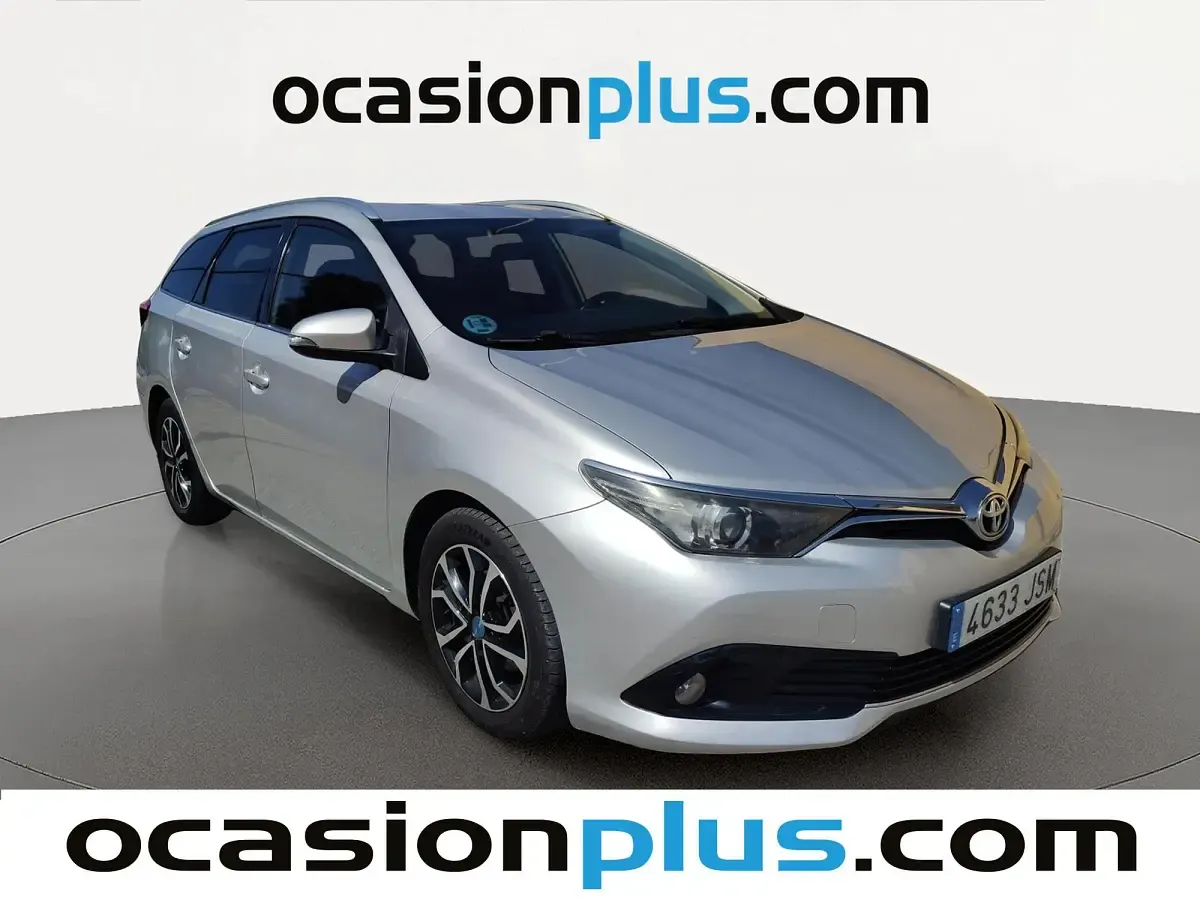 Usado Toyota Auris Active 112 CV (82 kW) 2016 Gris plata Familiar