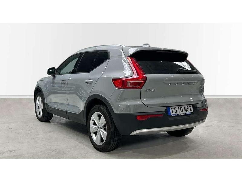 Begagnad Volvo XC40 Core 129 HK (94 kW) 2024 Grå SUV