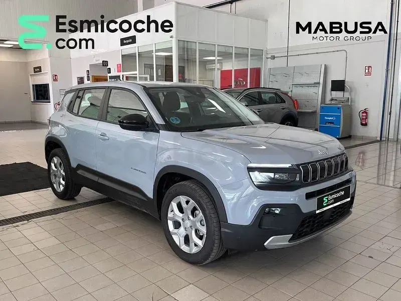 Usado Jeep Avenger Altitude 100 CV (73 kW) 2025 Gris / plata SUV