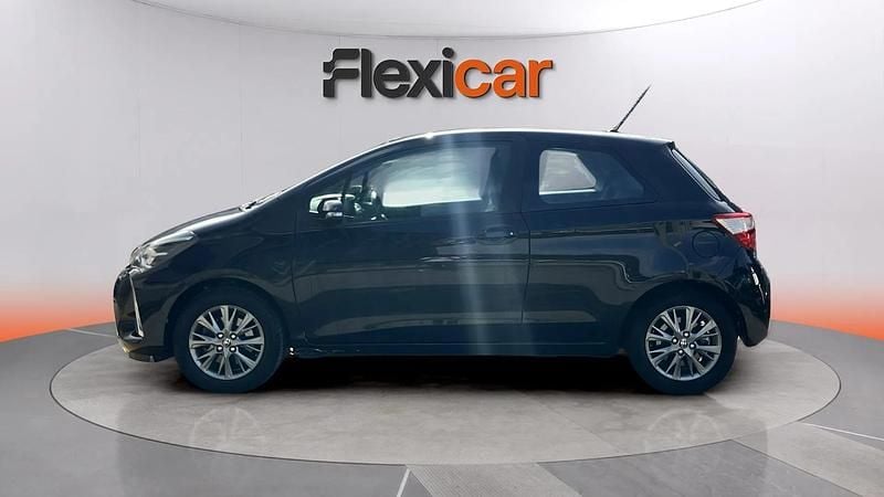 Usado Toyota Yaris Active 111 CV (81 kW) 2017 Negro Utilitario