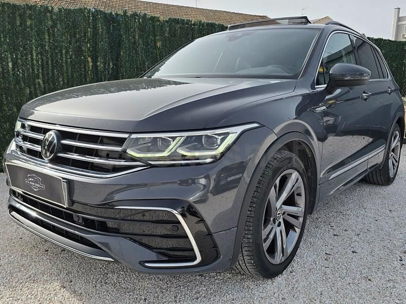 Usado VW Tiguan R-line 150 CV (110 kW) 2023 Gris / plata SUV