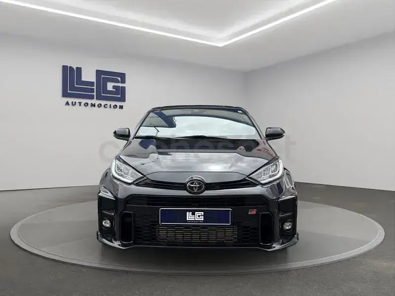 Usado Toyota Yaris 261 CV (191 kW) 2021 Negro Utilitario