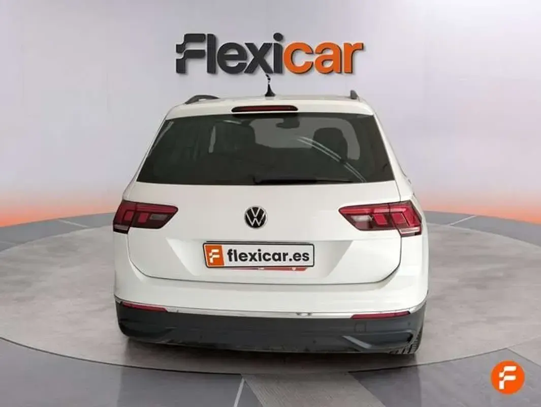 Usado VW Tiguan Life 150 CV (110 kW) 2024 Blanco SUV
