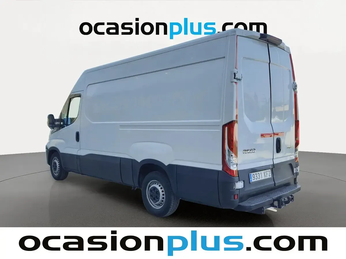 Usado Iveco Daily 116 CV (85 kW) 2017 Blanco Familiar