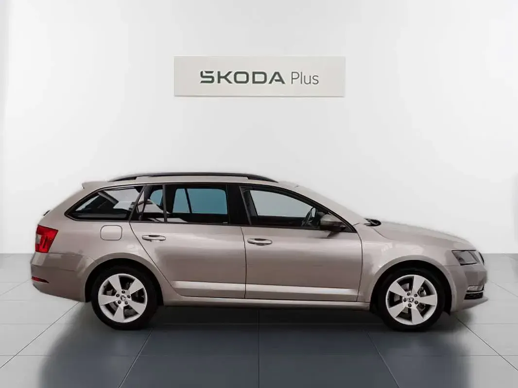 Usado Skoda Octavia Style 150 HP (110 kW) 2019 Bege Carrinha