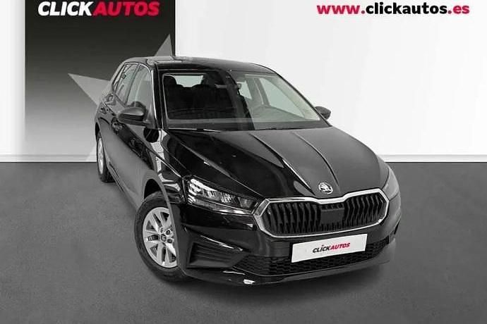 Usado Skoda Fabia Essence 95 CV (69 kW) 2025 Plata Utilitario