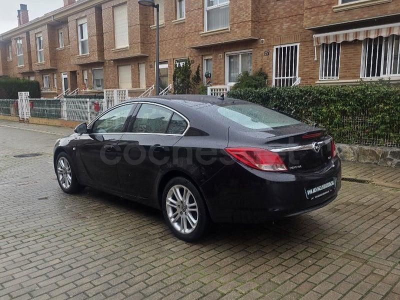 Usado Opel Insignia Sport 130 CV (95 kW) 2009 Negro Berlina
