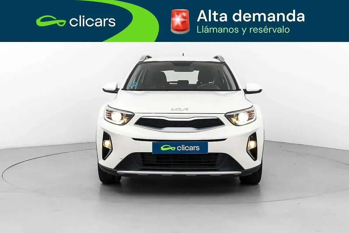 Usado Kia Stonic 84 CV (61 kW) 2023 Blanco SUV