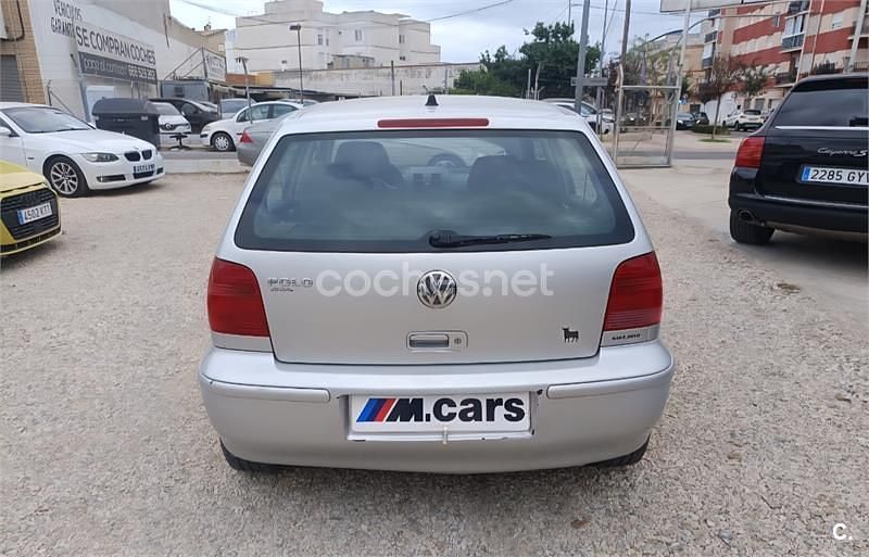 Usado VW Polo Trendline 100 CV (73 kW) 2001 Gris / plata Berlina