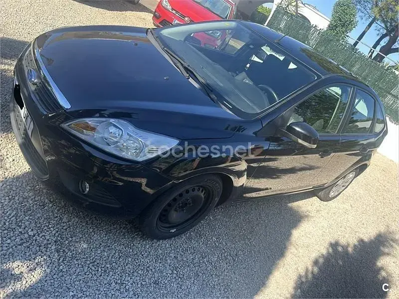 Usado Ford Focus Trend 136 CV (100 kW) 2009 Negro Berlina