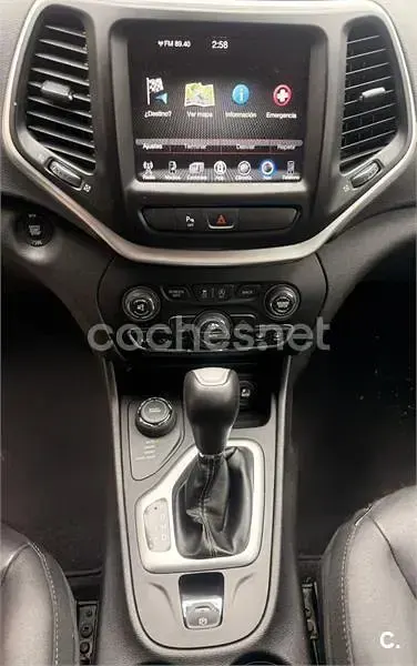 Usado Jeep Cherokee Night Eagle 185 CV (136 kW) 2018 Gris / plata SUV