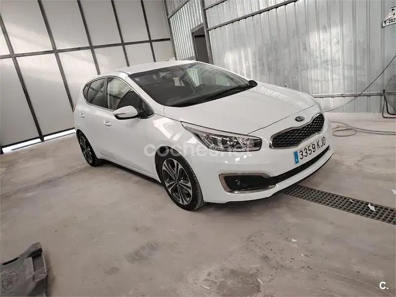 Usado Kia Ceed GT GT-Line 136 CV (100 kW) 2018 Blanco Berlina