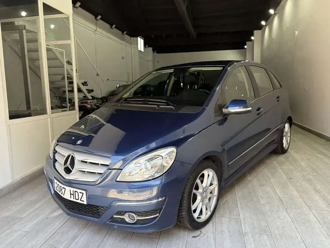 Usado Mercedes B180 109 CV (80 kW) 2012 Azul Monovolumen