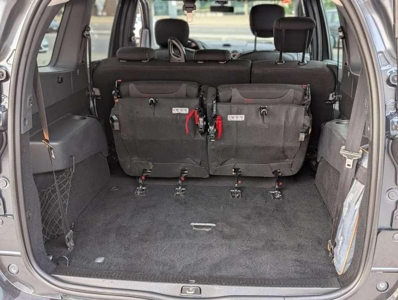 Gris Usado 2019 Dacia Lodgy Lauréate Monovolumen | 14.700 € (Precio justo) - Imagen 1/4