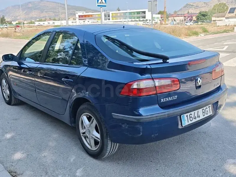 Usado Renault Laguna II Dynamique 120 CV (88 kW) 2002 Azul Berlina